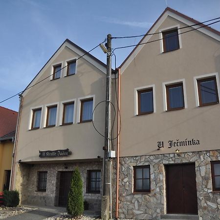 U Jecminka Villa ฮโลโฮเวซ ภายนอก รูปภาพ